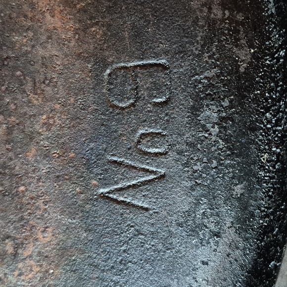 Pre Griswold Erie "ERIE" Cast Iron No.9 10 Inch Griddle - Picture 8 of 8